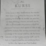 Tableau Ayat Al Kursi en français sur fond blanc photo review